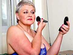 Enthousiasteling, Mooie dikke vrouwen, Blond, Mollig, Vingeren, Masturbatie, Alleen, Strippen