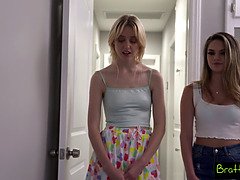 Cul, Blonde, Sucer une bite, Tir de sperme, Monstre, Chatte, Plan cul à trois, Serré