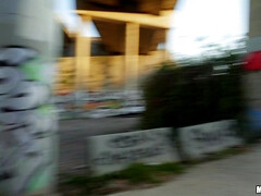 Arsch, Blasen, Braunhaarige, Hundestellung, Absätze, Natürlichen titten, Im freien, Pov