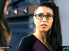 Grote mammen, Bruinharig, Hd, Lesbisch, Likken, Natuurlijke tieten, Kut duiken, Schreeuwen