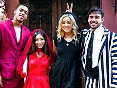 18 jaar, Grote lul, Grote mammen, Pijpbeurt, Hondjeshouding, Kwartet, Mager, Tiener