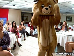 デカチン, 着衣女と全裸男, ダンス, 面白, ハードコア, 淫乱熟女, オージー, パーティ