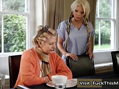 Asiatique, Grosse bite, Gros seins, Blonde, Plantureuse, Éjaculation interne, En levrette, Jouets