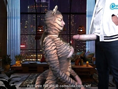 Gros seins, Plantureuse, Gode, Lesbienne, Masturbation, Rasée, Tatouage, Nénés