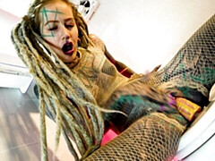 Enthousiasteling, Grote kont, Seksspeelgoed, Vingeren, Masturbatie, Alleen, Strippen, Speelgoed