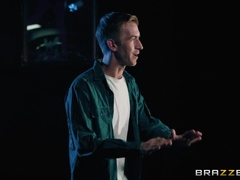 Жопа, Бикини, Брюнетки, Каблуки, Пирсинг, Киски, Реалити, Сиськи