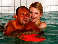 Blondine, Blasen, Handjob, Pool, Rasiert, Sport, Jungendliche (18+), Titten