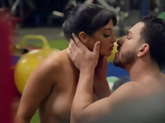 Amerikaans, Zwart, Sperma in gezicht, Sportzaal, Latijnse vrouw, Klein, Kut duiken, Tieten likken