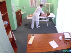Médecin, En levrette, Faciale, Doigter, Léchez, Infirmière, Bureau, Chatte