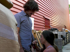 Amateur, Gros cul, Sucer une bite, Brunette brune, Fille latino, Public, Rasée, Plan cul à trois