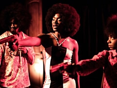 Grosser arsch, Grosser schwanz, Schwarz, Hundestellung, Interrassisch, Natürlichen titten, Jungendliche (18+), Titten