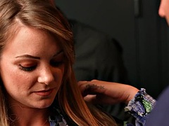 Tussi, Grosse titten, Blondine, Blasen, Gehörnter ehemann, Handjob, Swingers, Ehefrau