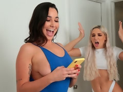 Жопа, Большая жопа, Блондинки, Минет, Пальцем, Трусики, Стриптизерша, Молоденькие