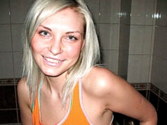 Amateur, Cuarto de baño, Rubia, Penetracion con dedos, Afeitado, Solo, Estriptis, Adolescente