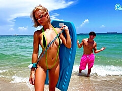 18 ans, Bikini, Blonde, Femelle, Branlette thaïlandaise, Hard, Hd, Nénés