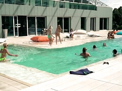 Arsch, Tussi, Blondine, Hundestellung, Fingern, Rasiert, Strümpfe, Titten