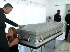 Schwanz, Europäisch, Aufs gesicht abspritzen, Lecken, Milf, Arsch lecken, Kurzes haar, Hintern versohlen