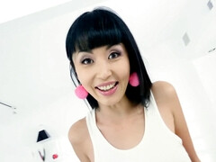 Asiatique, En levrette, Masturbation, Mère que j'aimerais baiser, Petite femme, Fessée, Tatouage, Nénés