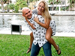 Grosser schwanz, Blasen, Hundestellung, Pov, Kurzes haar, Dürr, Jungendliche (18+), Titten