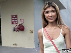 Aziatisch, Pijpbeurt, Sportzaal, Hardcore, Kut duiken, Tiener, Tieten likken