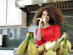 Pijpbeurt, Bruinharig, Diep in de keel, Hondjeshouding, Interraciaal, Likken, Masturbatie, Tieten likken