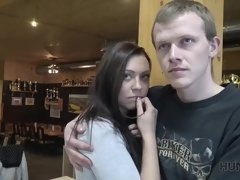 Sucer une bite, Brunette brune, Cocu, Hard, Argent, Chatte, Adolescente, Épouse