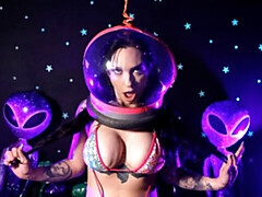 Leie, Grosser arsch, Grosse titten, Braunhaarige, Fingern, Masturbation, Milf, Spielzeuge