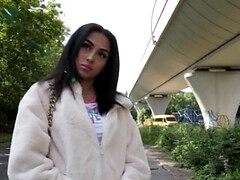 Blasen, Braunhaarige, Sperma im mund, Hundestellung, Im freien, Pov, Realität, Tanga