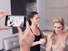 Rubia, Mamada, Pareja, Estilo perrito, Corridas faciales, Tetas naturales, Tatuaje, Trio