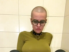 Leie, Grosse titten, Riesig, Masturbation, Öffentlich, Muschi, Tätowierung, Titten