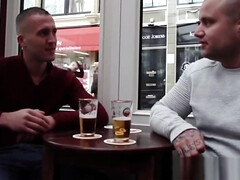 Enthousiasteling, Pijpbeurt, Rondborstig, Sperma in mond, Schattig, Diep in de keel, Hardcore, Tieten likken