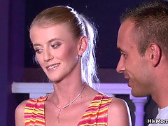 Beauté, Blonde, Plantureuse, Femme couguar, Lesbienne, Maman, Chatte, Belle mère