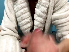 Cul, Brunette brune, Plantureuse, Couple, Tir de sperme, Branlette thaïlandaise, Orgasme, Chatte