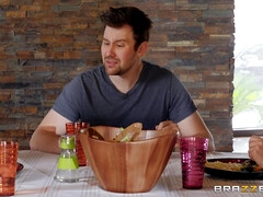 Braunhaarige, Kleid, Küche, Milf, Mutti, Erotischer film