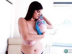 Gros seins, Brunette brune, Poilue, Hd, Masturbation, Chatte, Solo, Suçant