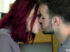 Grosse bite, Sucer une bite, En levrette, Seins naturels, Piercing, Maigrichonne, Tatouage, Adolescente