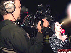 Leie, Blasen, Braunhaarige, Deutsch, Milf, Öffentlich