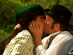 Grosser arsch, Grosser schwanz, Grosse titten, Blasen, Braunhaarige, Hundestellung, Milf, Im freien