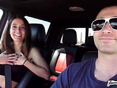 デカチン, フェラチオ, 茶髪の, 車, 自然山雀, アウトドア, ティーン, オッパイの