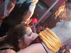 Groupe, Lesbienne, Léchez, Masturbation, Fête, Public, Softcore