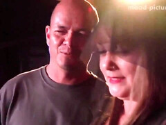 Asiatique, Nana, Gros seins, Blonde, Brunette brune, Public, Fessée, Nénés