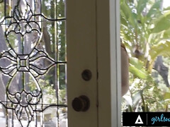 Aziatisch, Grote mammen, Gevangen, Seksspeelgoed, Moeder die ik wil neuken, Rijden