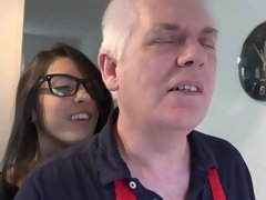 18 летние, Брюнетки, Очки, Секс без цензуры, Курящие, Студентка, Молоденькие, Сиськи