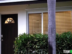 Verga grande, Morena, Garganta profunda, Corridas faciales, Grupo, Pajear, Madres para coger, Tatuaje