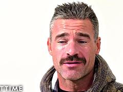 Lieveling, Grote lul, Pijpbeurt, Hardcore, Ondergoed, Panty, Rijden, Tieten likken