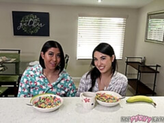 Küssen, Lesbisch, Lecken, Lingerie, Masturbation, Kurzes haar, Entkleiden, Titten