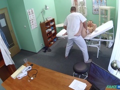 フェラチオ, イく瞬間, 医者, 顔射, 手コキする, 看護婦, ハメ撮り, ユニフォーム
