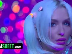 Grosser arsch, Blondine, Blasen, Spermaladung, Kehlenfick, Hd, Monster, Schreiend