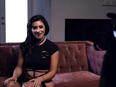 Grosse bite, Brunette brune, En levrette, Faciale, Bâillonner, Gothique, Lingerie, Orgasme