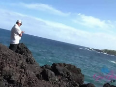 Брюнетки, Сперма во рту, Сперма на лице, Подружка, Поцелуи, Оргазм, На публике, Сиськи